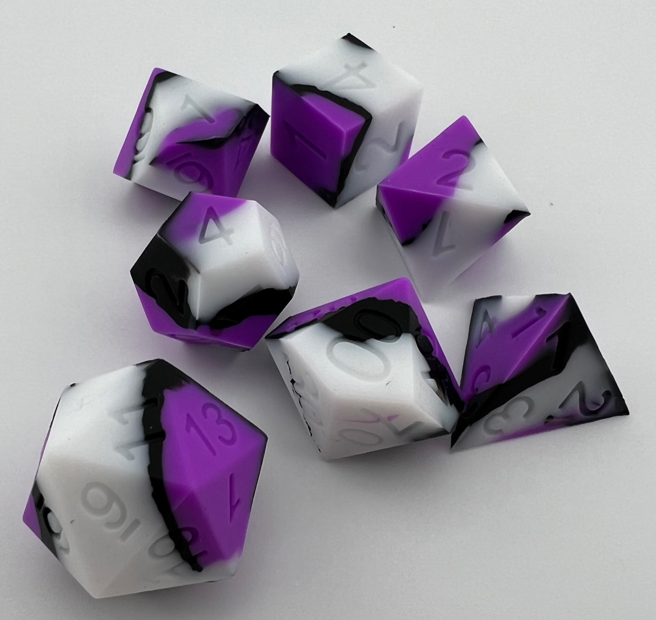 SI-05 Purple-White-and-Black, Silicone Dice Set